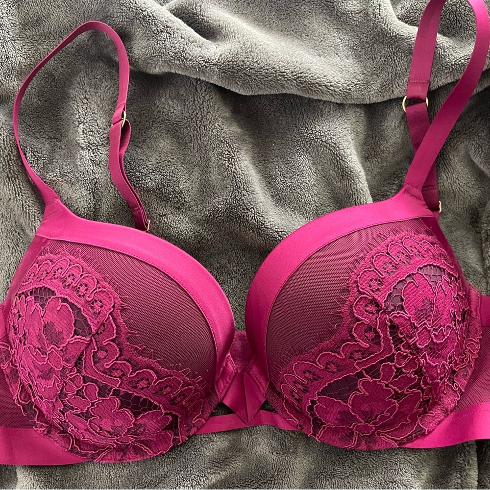 Very sexy push-up Pigeonnant red wine color Victoria’s Secret Bra 34D
